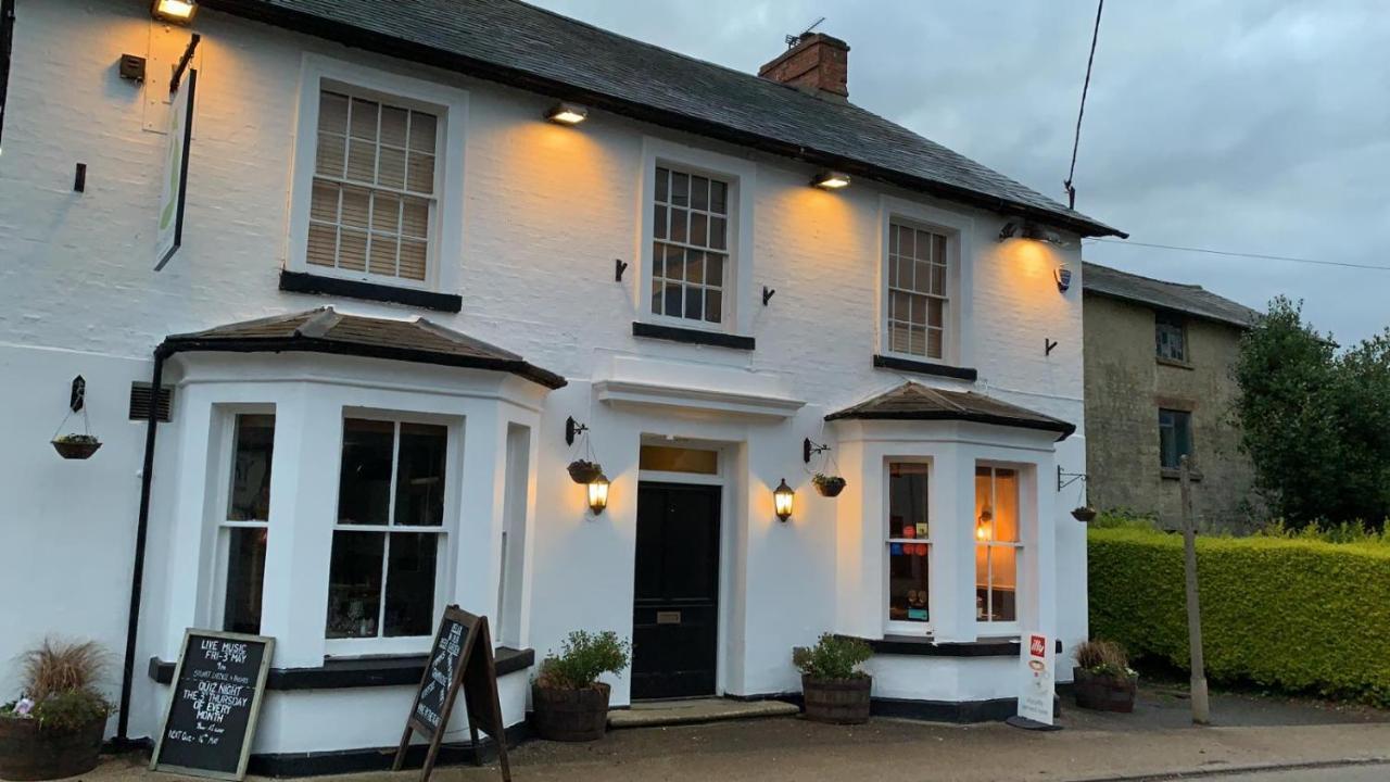 מלון Whittlebury The Fox And Hounds מראה חיצוני תמונה